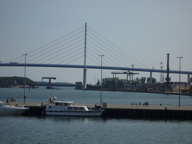 Brücke nach Rügen vom Hafen aus gesehen