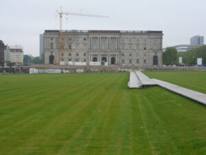 "Hochschule für Musik Hanns Eisler Berlin" im ehemaligen Neuen Marstall.