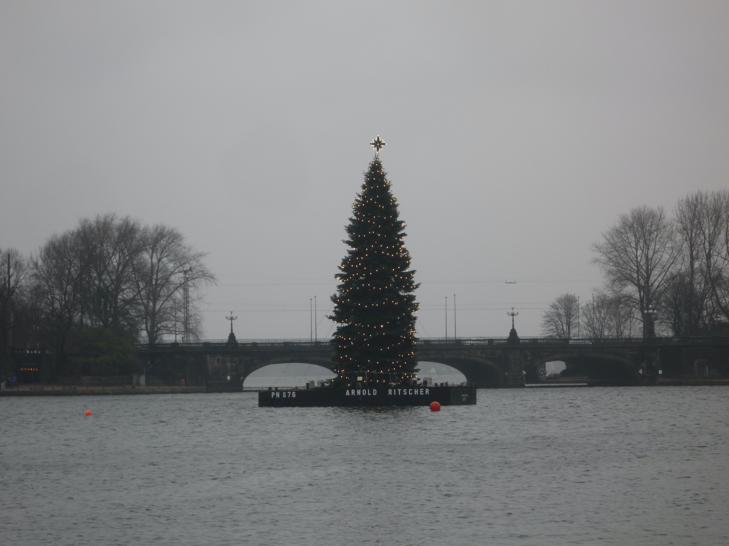 Weihnachtsbaum im Alstersee